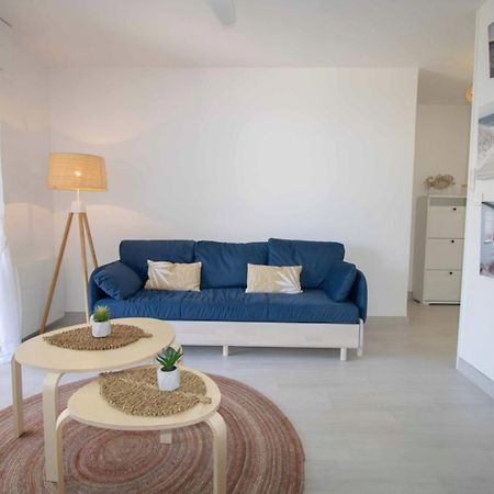 Bright Apt Of 32 M Renovated Near Town เฟรฌูส ภายนอก รูปภาพ