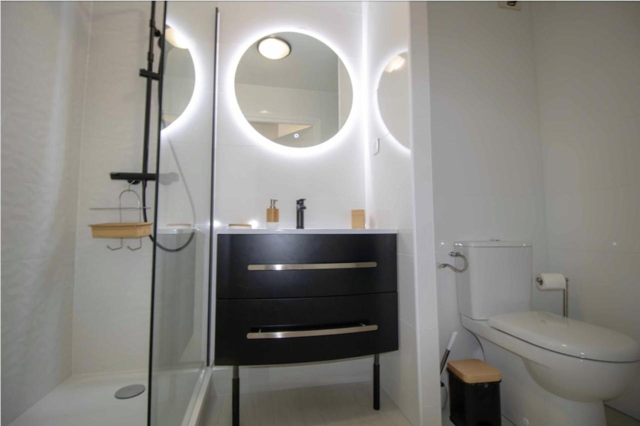 Bright Apt Of 32 M Renovated Near Town เฟรฌูส ภายนอก รูปภาพ